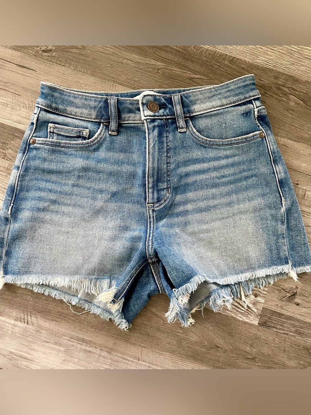 LC Lauren Conrad High Rise Cut Off Denim Shorts Size 4 - Mint Condition